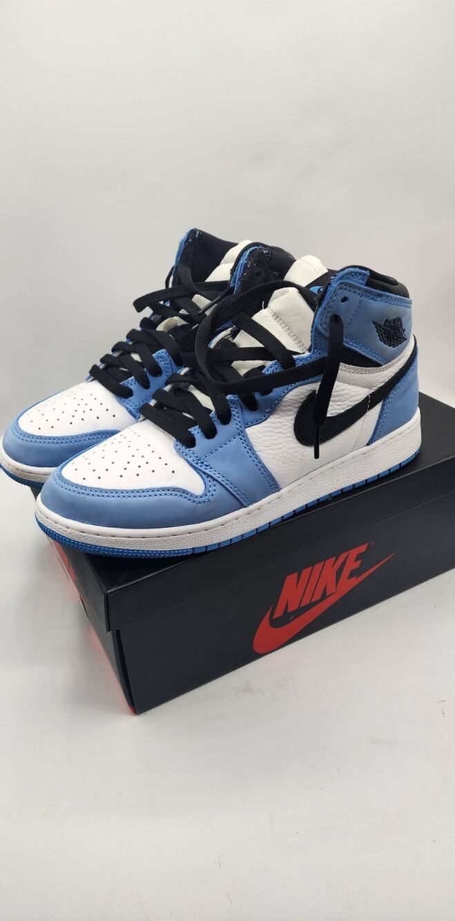 Air Jordan 1 Retro High OG GS University Blue UNC 575441-134 Size 7Y Box Laces